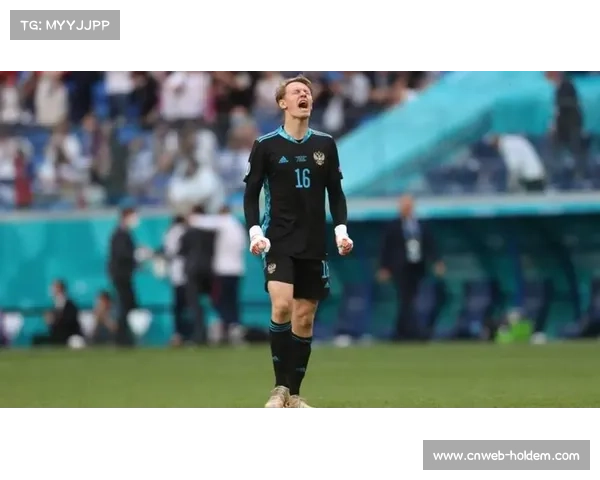 萨福诺夫扑点救主，巴黎艰难取胜重返榜首